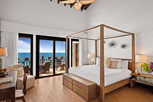 Zemi Beach House - 2-Bedroom Premium Beach Front Suite