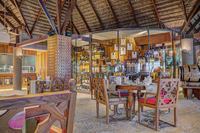 Constance Moofushi Resort - Restaurants/Cafes