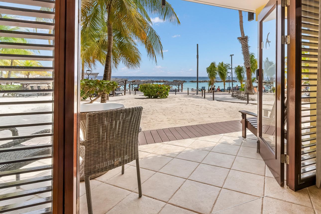 LionsDive Beach Resort - Beachfront Cabana